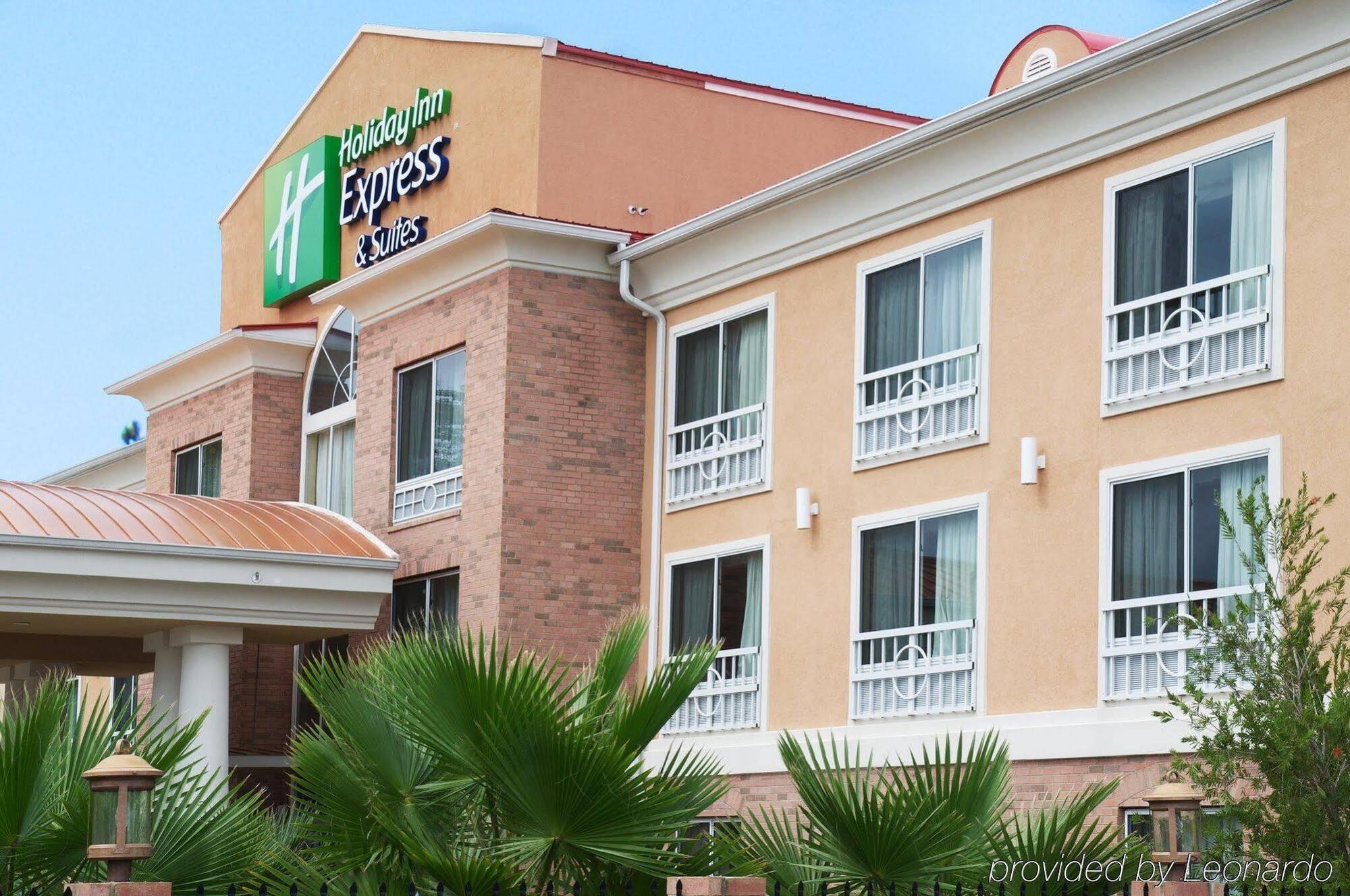 Holiday Inn Express & Suites Alexandria, An Ihg Hotel Екстер'єр фото