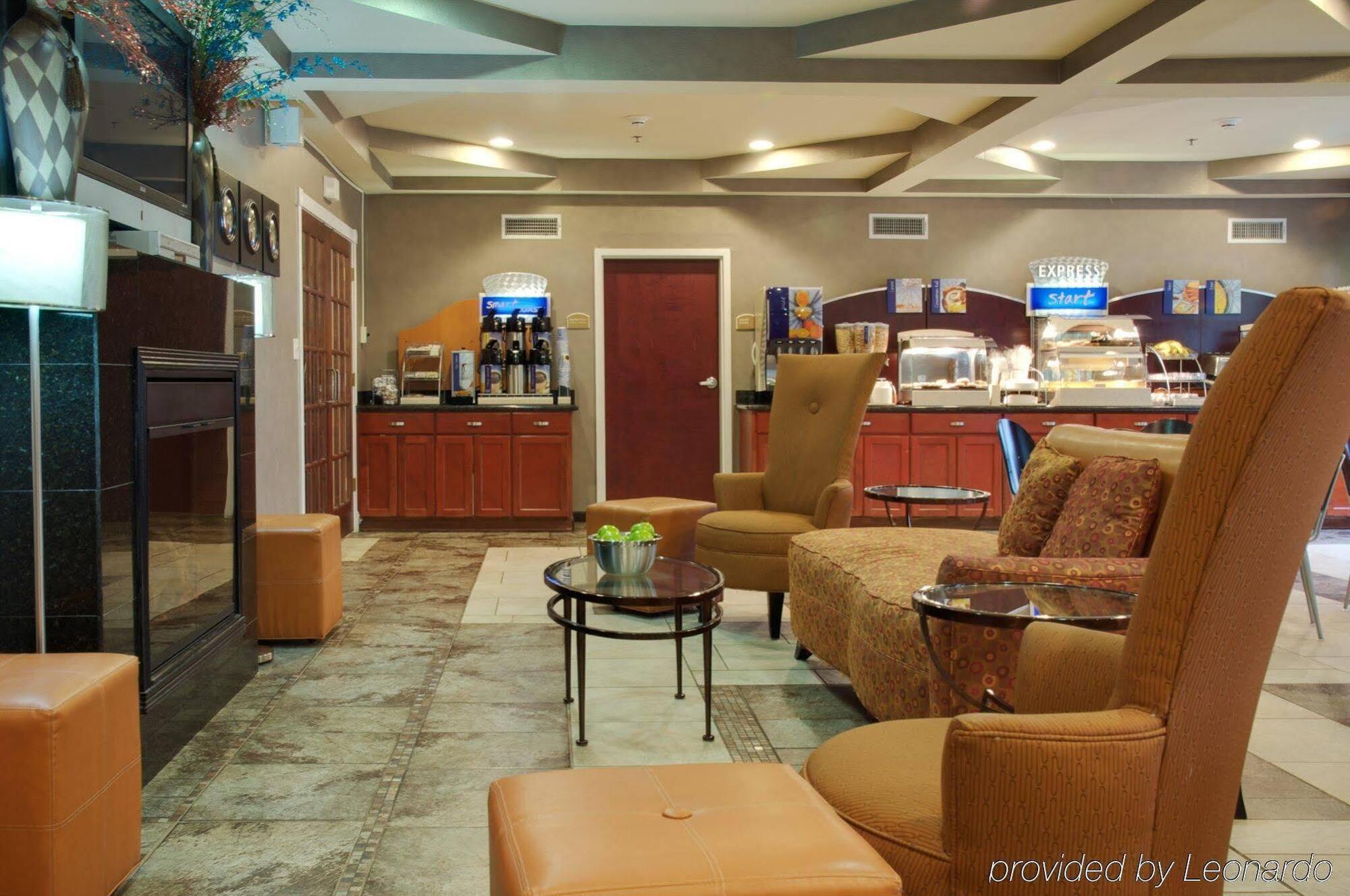 Holiday Inn Express & Suites Alexandria, An Ihg Hotel Екстер'єр фото